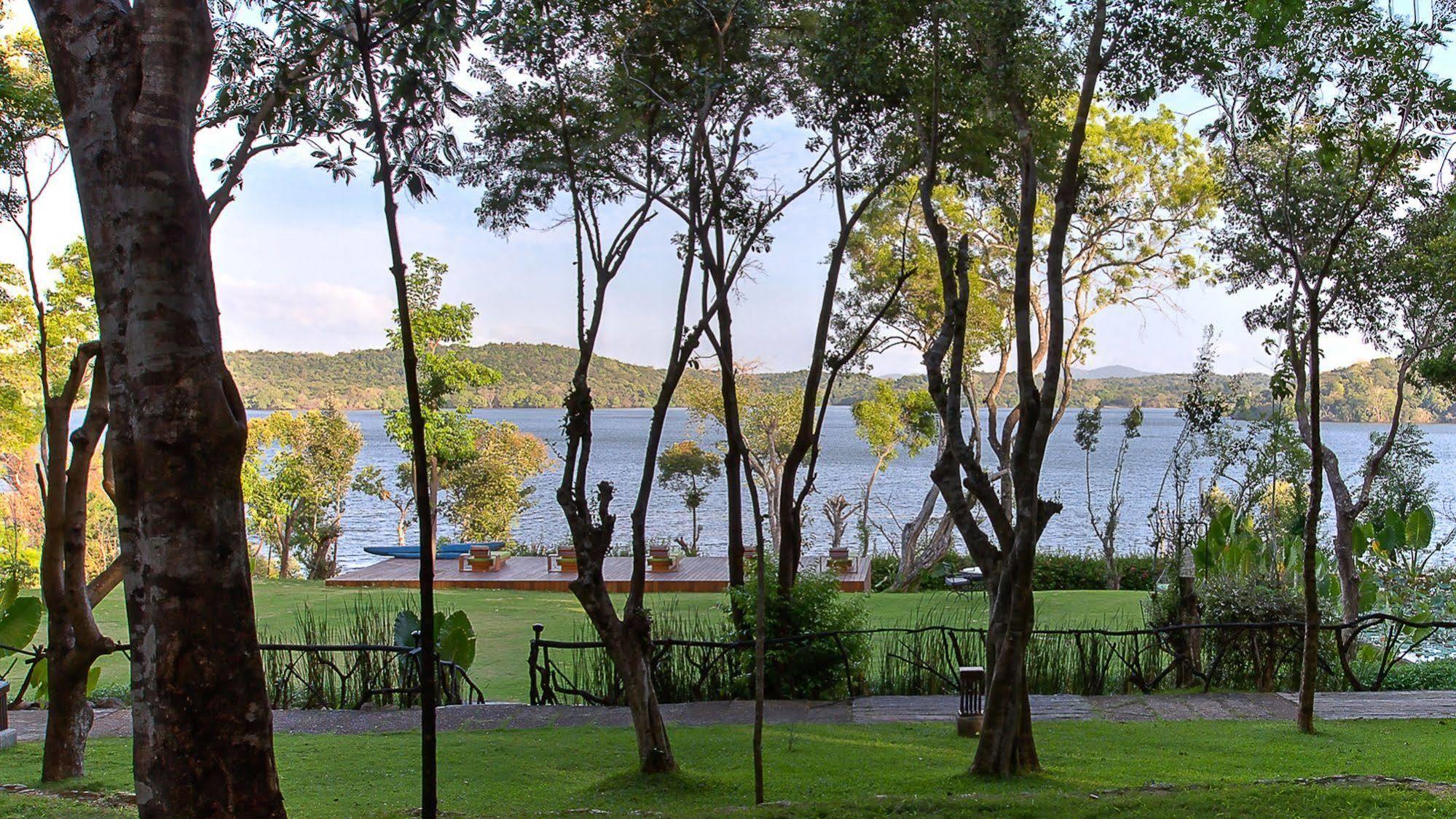The Deer Park Hotel Giritale Buitenkant foto